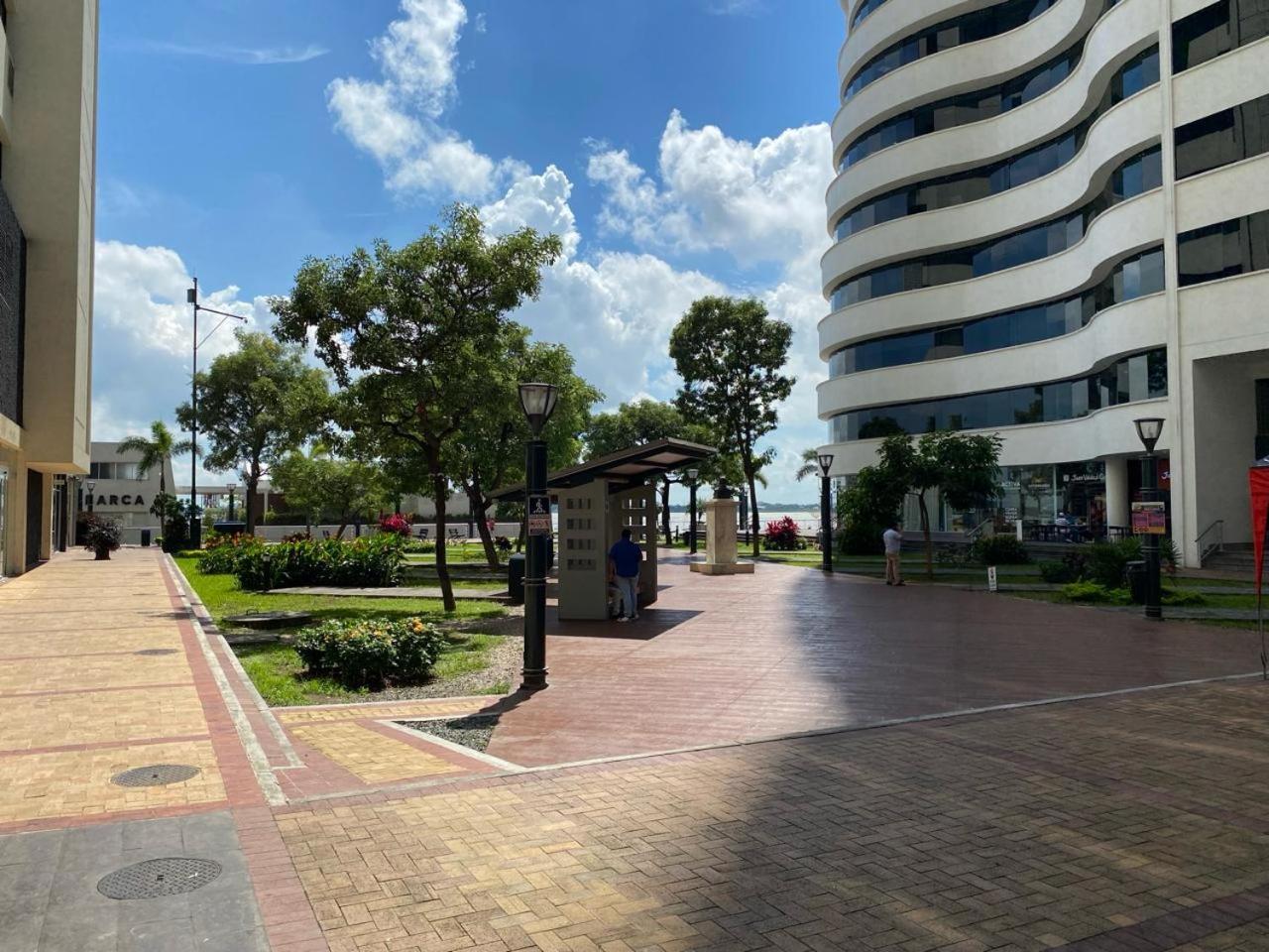 Puerto Santa Ana, Torres Bellini, 2 Dormitorios, Parqueo Гуаякуил Екстериор снимка