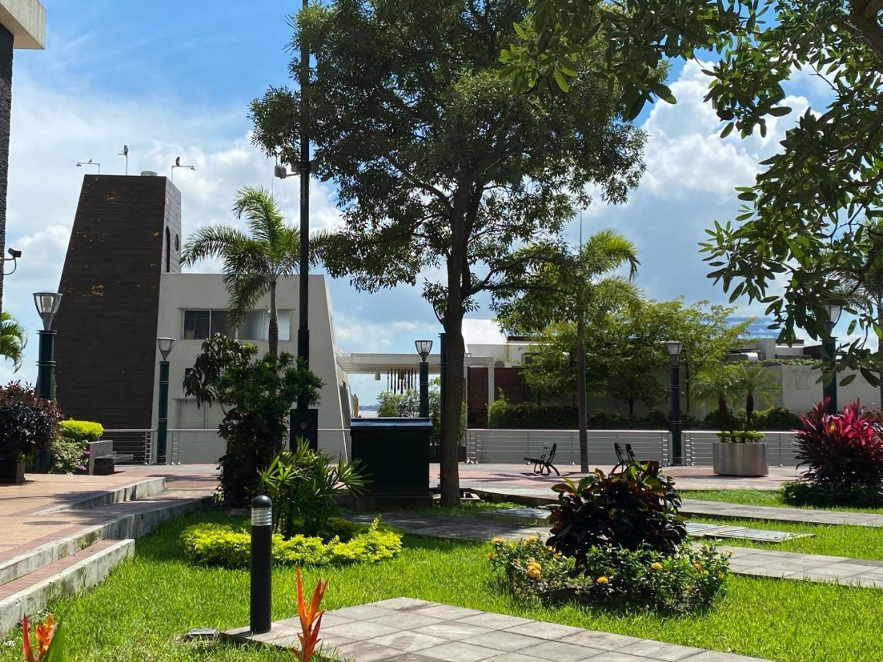 Puerto Santa Ana, Torres Bellini, 2 Dormitorios, Parqueo Гуаякуил Екстериор снимка